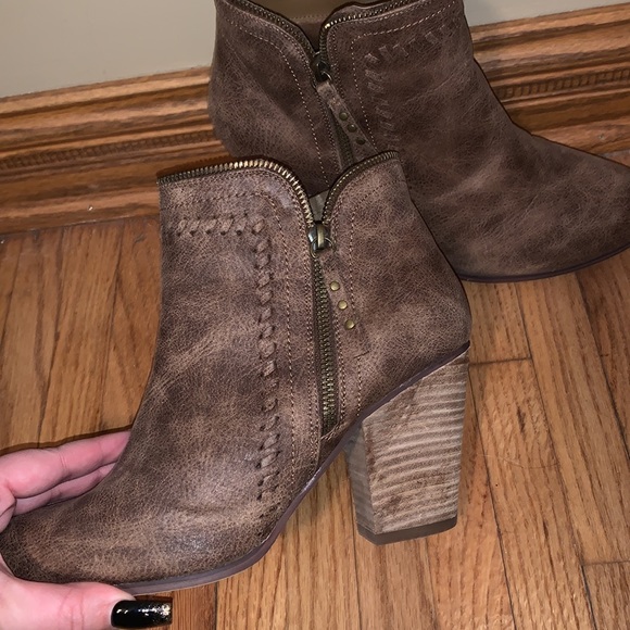 Brown booties 12W - Picture 2 of 4